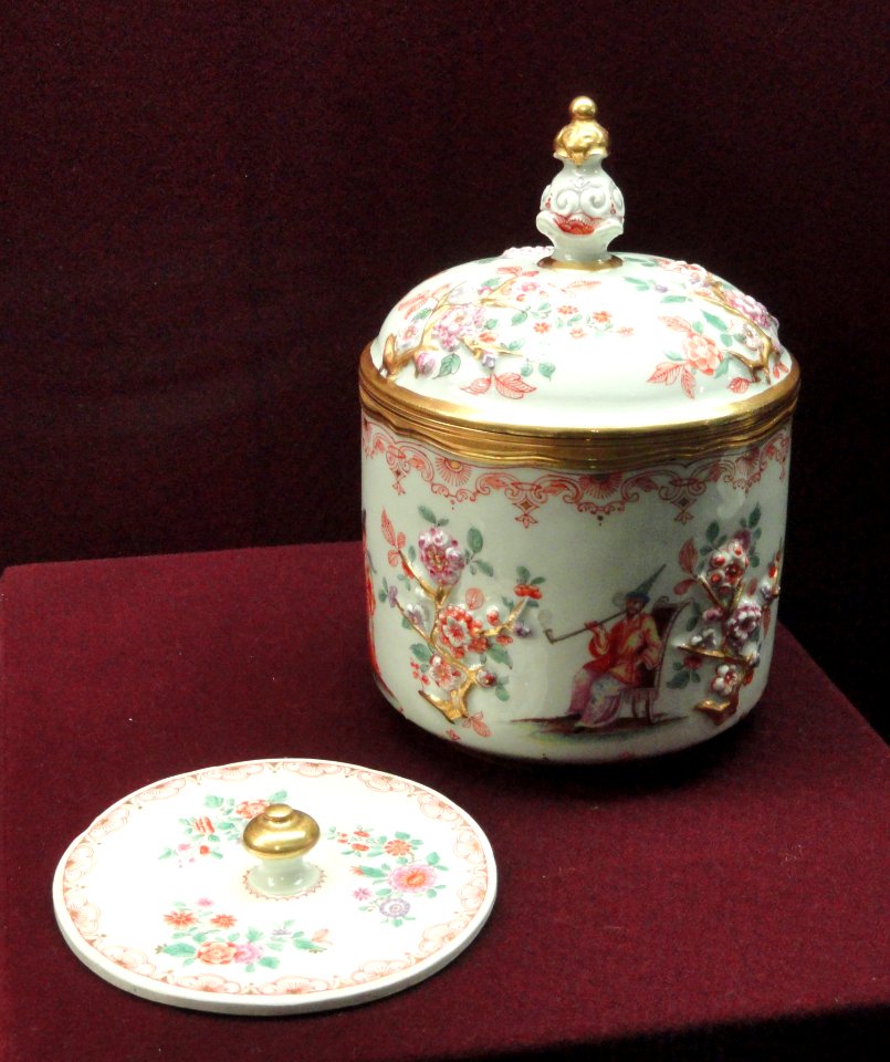 Covered tobacco jar with tamper, c. 1725, Du Paquier factory, hard-paste porcelain, overglaze enamels, gilding, gilt-metal mounts - Gardiner Museum, Toronto - DSC00957
