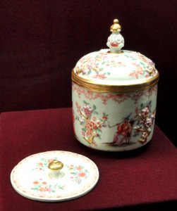 Covered tobacco jar with tamper, c. 1725, Du Paquier factory, hard-paste porcelain, overglaze enamels, gilding, gilt-metal mounts - Gardiner Museum, Toronto - DSC00957
