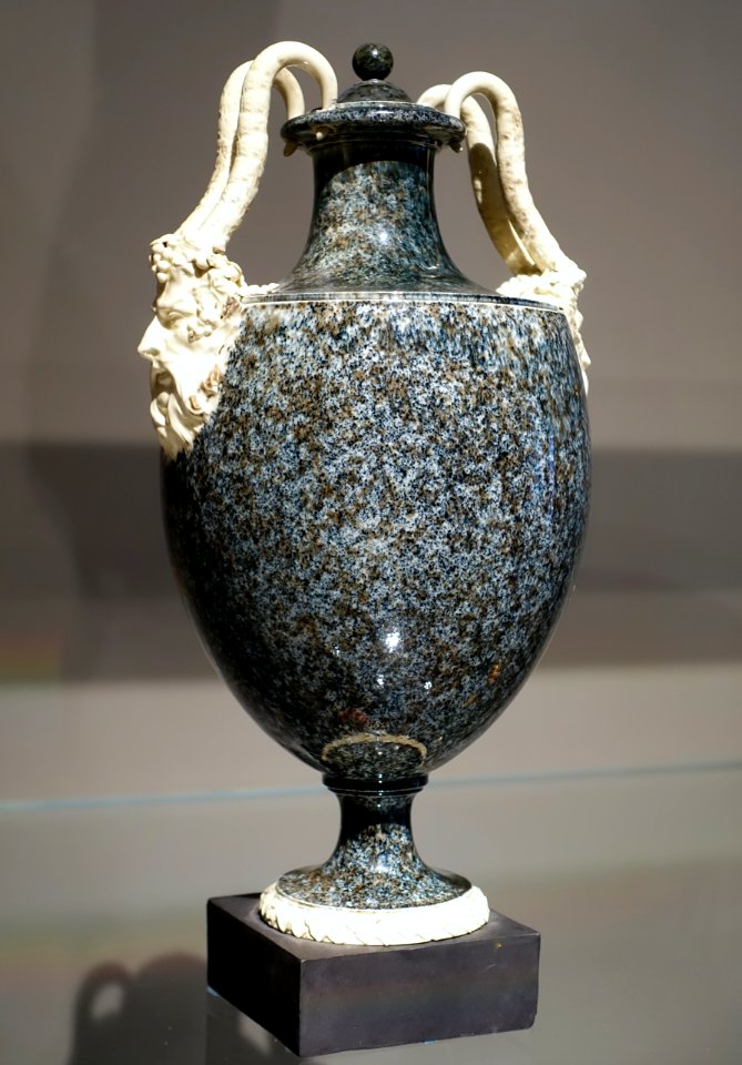 Covered vase, Wedgwood and Bentley, Etruria, 1770, agateware and basalt - Wadsworth Atheneum - Hartford, CT - DSC05502