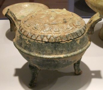 Covered tripod vessel (ding), Han dynasty, earthenware with glaze, Honolulu Museum of Art photo