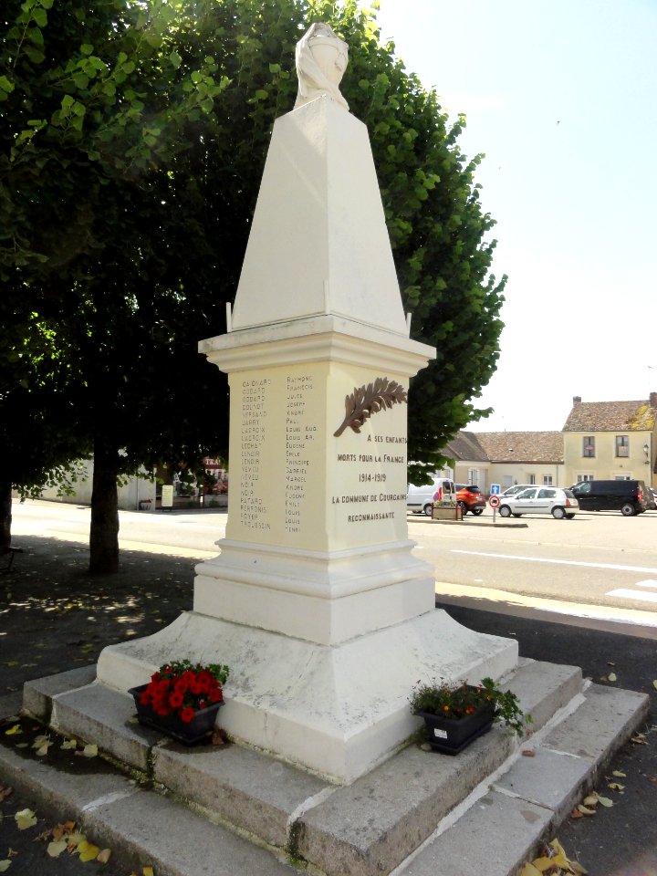 Courgains (Sarthe) monument aux morts (02)