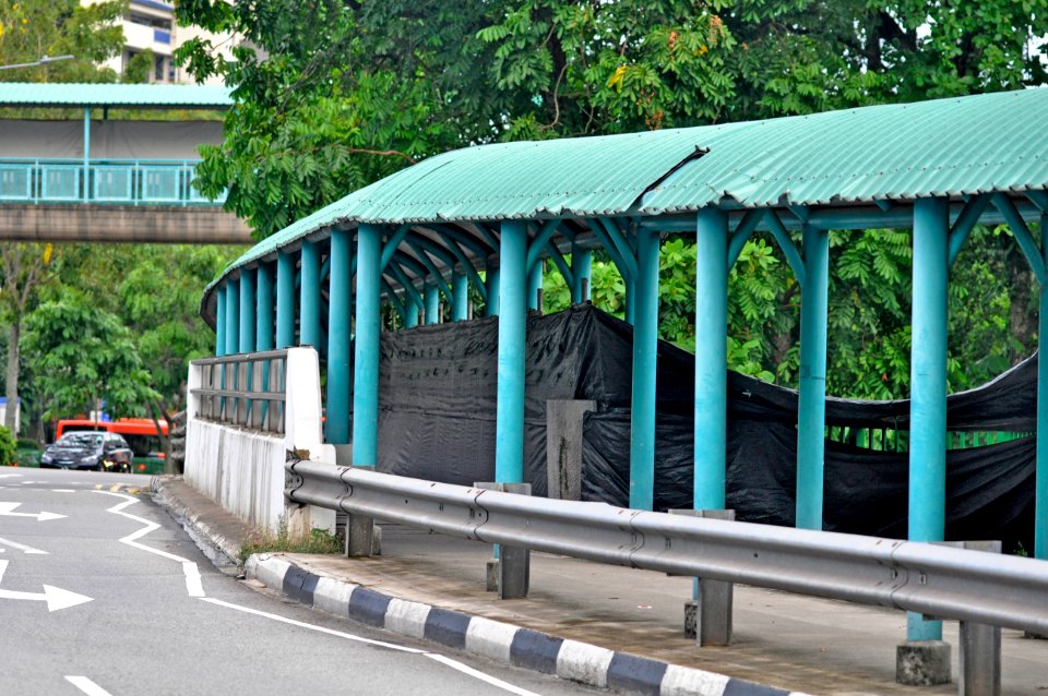 Covered-walkway-Singapore-01-fws