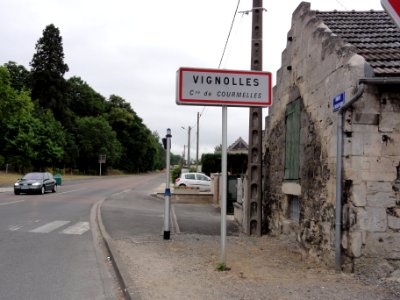 Courmelles (Aisne) city limit sign Vignolles