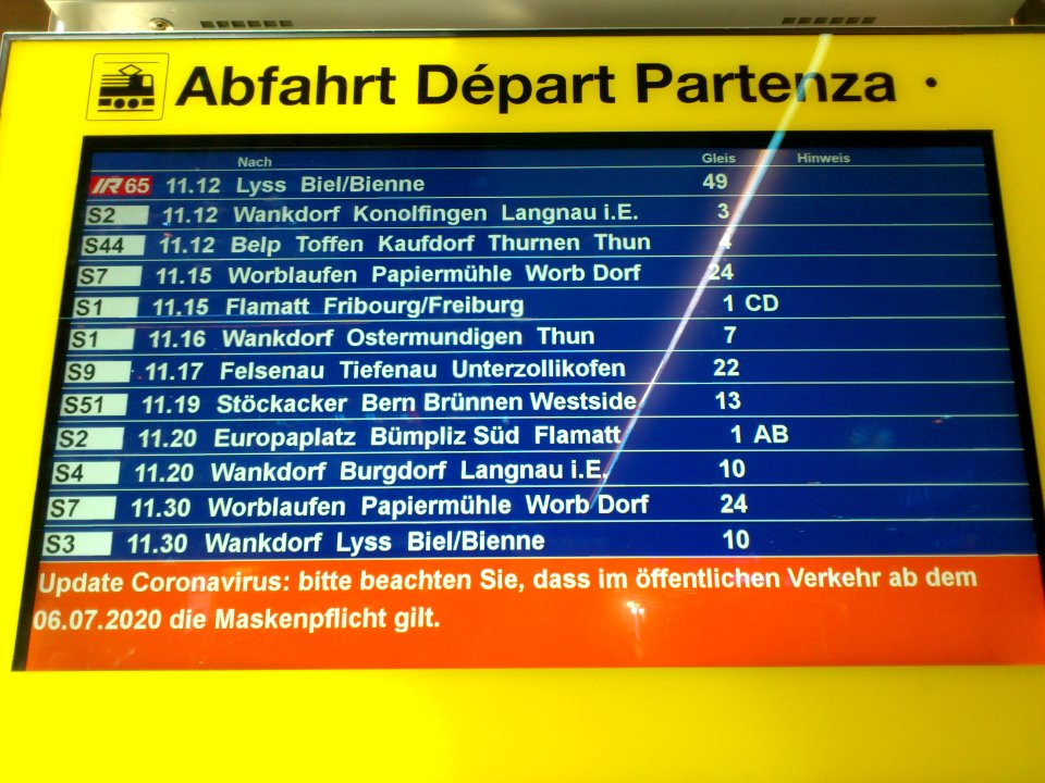 Covid-19 Pandemie Schweiz - Maskenpflicht im öffentlichen Verkehr