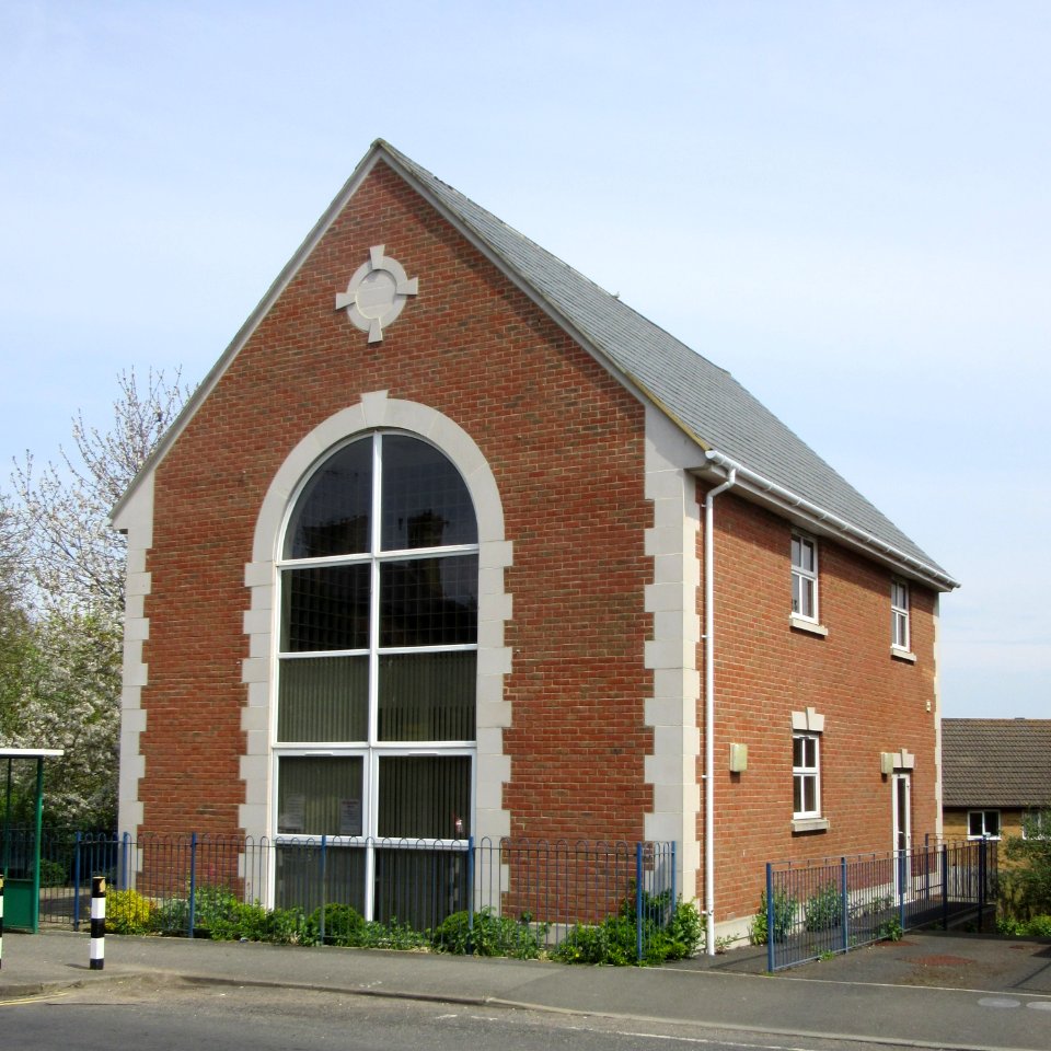 Cowes National Spiritualist Church, Newport Road, Cowes, Isle of Wight (May 2016) (1)