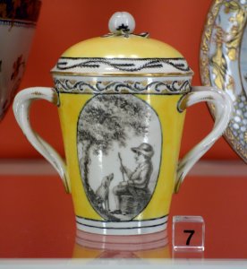 Covered cup with grisaille panels, Jingdezhen, China, 1810-1820 - Winterthur Museum - DSC01574
