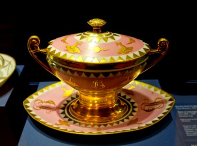 Covered porringer and tray, Charles Halley Factory, Paris, early 1800s, hard-paste porcelain - Montreal Museum of Fine Arts - Montreal, Canada - DSC08727