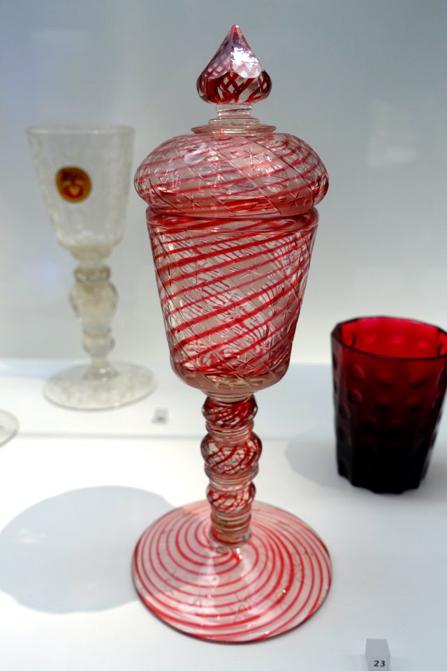 Covered cup (deckelpokal) with red spiral, Bohemia, c. 1690-1700, glass - Landesmuseum Württemberg - Stuttgart, Germany - DSC03369
