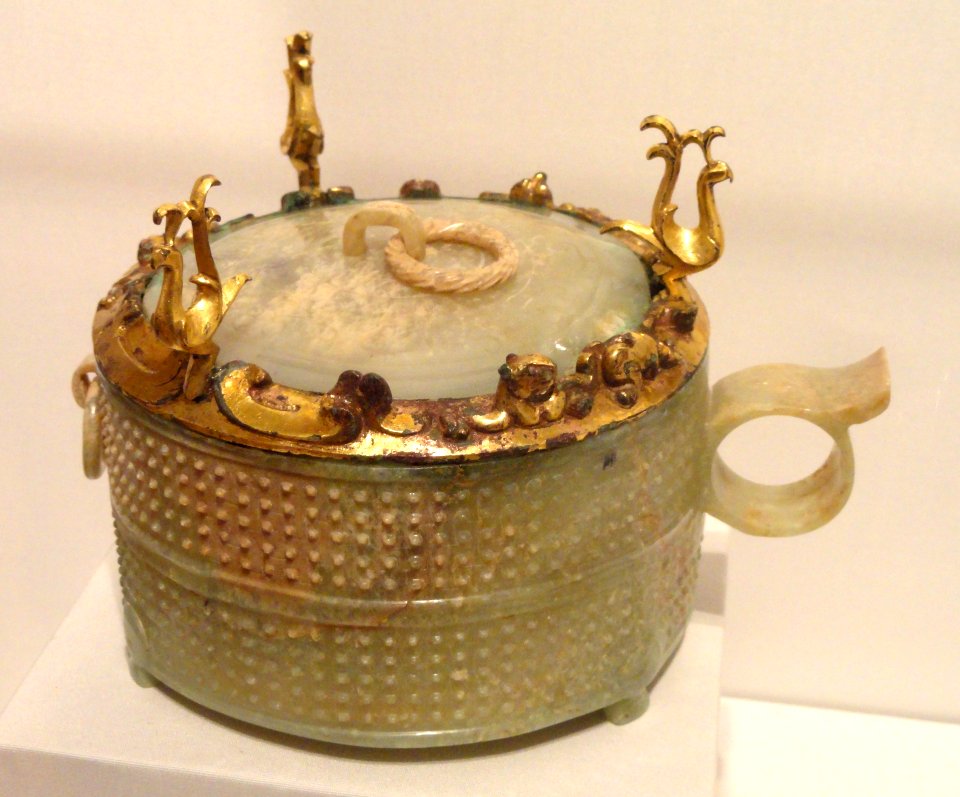 Covered Jade Cup with Gilt Bronze Fitting, 2nd - 1st century BC, Western Han period, China - Sackler Museum - DSC02596