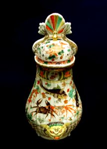 Covered jar with crabs and fish, unidentified, probably Jingdezhen, China, porcelain - Peabody Essex Museum - Salem, MA - DSC05152