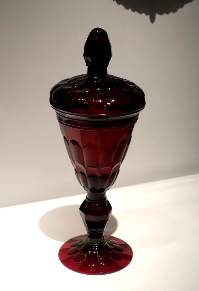 Covered goblet, Germany, Potsdam, 1725-1735, gold ruby glass - Metropolitan Museum of Art - New York City - DSC07011