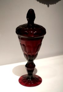 Covered goblet, Germany, Potsdam, 1725-1735, gold ruby glass - Metropolitan Museum of Art - New York City - DSC07011