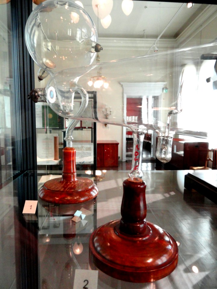 Crookes tubes - Cabinet of Physics (Arppeanum) - - DSC05154