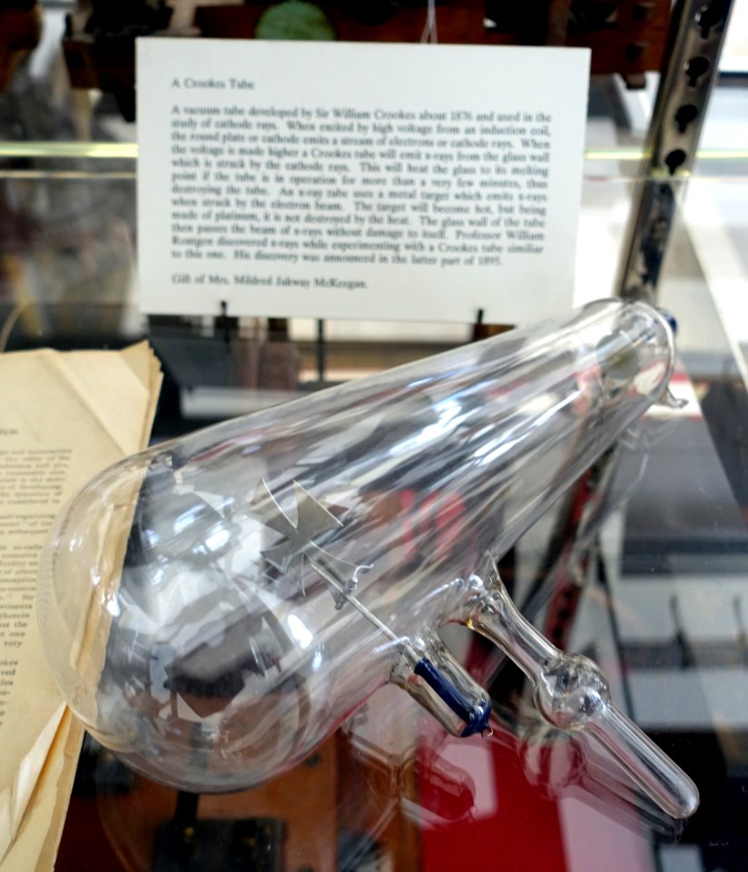 Crookes tube - Bennington Museum - Bennington, VT - DSC08647