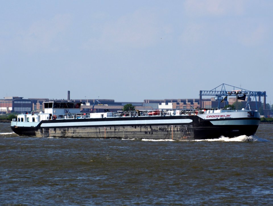 Crooswijk - ENI 02328611, from the river Noord, Dordrecht, pic2