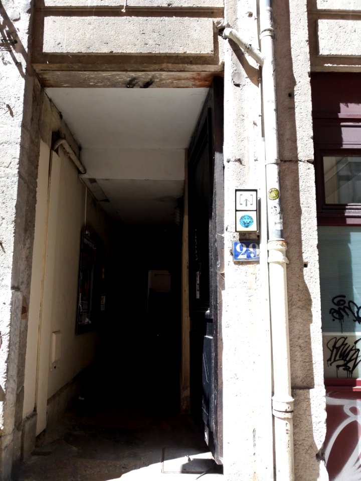 Cour des Voraces - Entrée de la traboule rue Imbert-Colomès