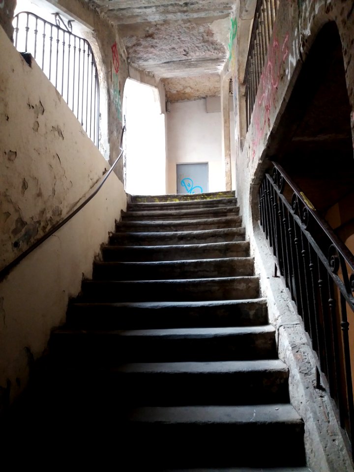 Cour des Voraces - Escalier qui y monte