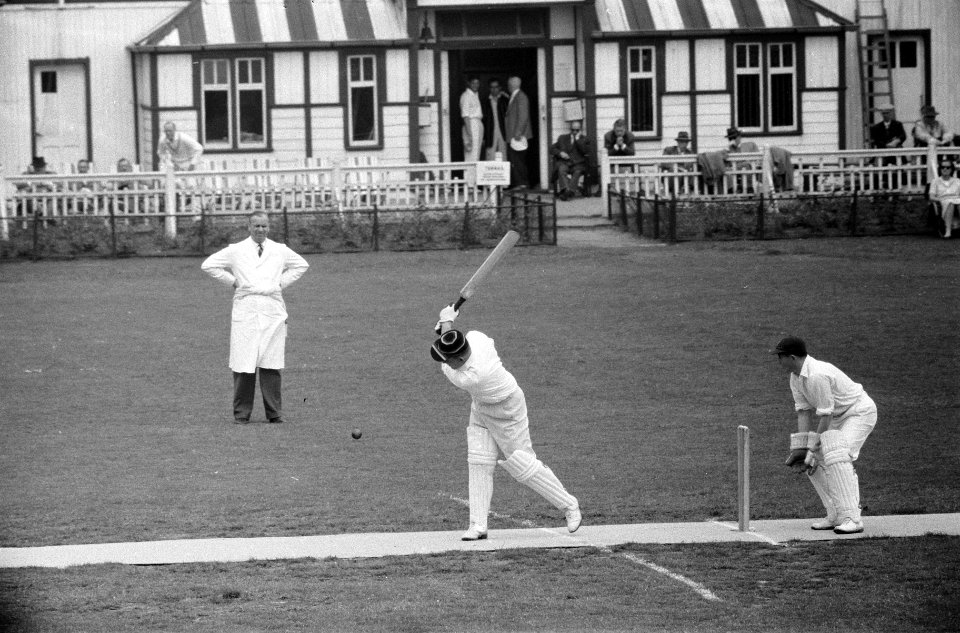 Cricket HCC II tegen Rood en Wit, Bestanddeelnr 911-2569