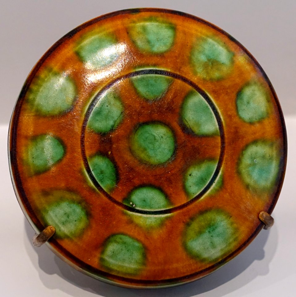 Covered Box, China, Tang dynasty, 8th century AD, earthenware, lead-fluxed copper green and iron brown glazes - Arthur M. Sackler Museum, Harvard University - DSC00908