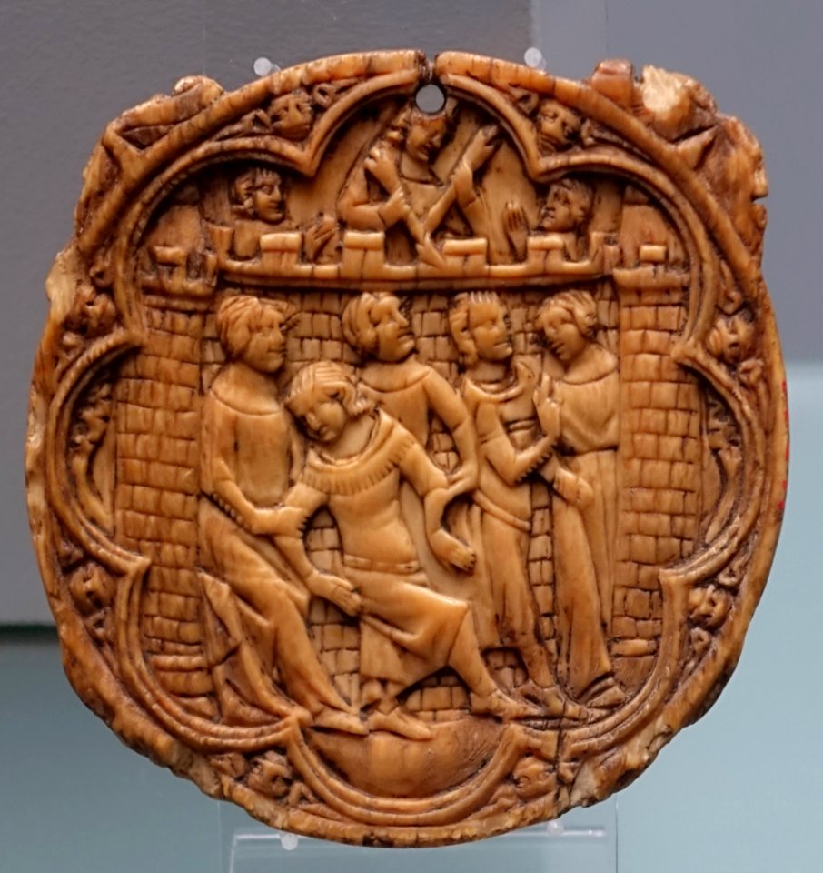 Cover of a mirror case, with scene of women holding a wounded man, France, 1325-1350, ivory - Cinquantenaire Museum - Brussels, Belgium - DSC08579