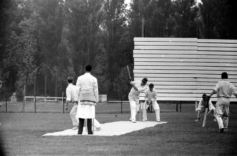 Cricket HCC II tegen Rood en Wit, Bestanddeelnr 911-2570