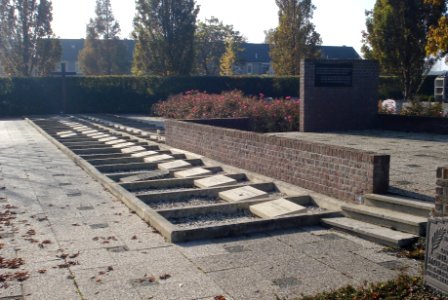 Cromstrijen numansdorp begraafplaats watersnood