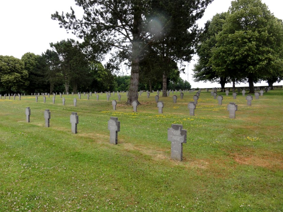 Crécy-au-Mont (Aisne) necropole nationale, cimetière allemand (01)