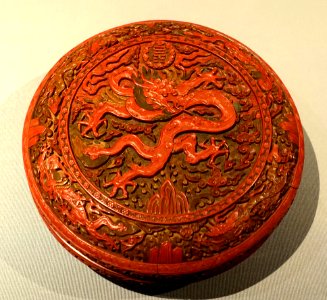 Covered box with dragon, China, Ming dynasty, Jiajing era, 1522-1566 AD, carved lacquer - Tokyo National Museum - Tokyo, Japan - DSC08303