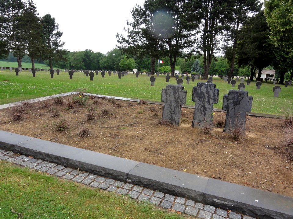 Crécy-au-Mont (Aisne) necropole nationale, cimetière allemand (05)