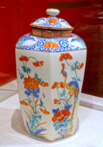 Covered vase, Chelsea Porcelain Manufactory, London, 1753-1755, soft-paste porcelain - Peabody Essex Museum - DSC07740