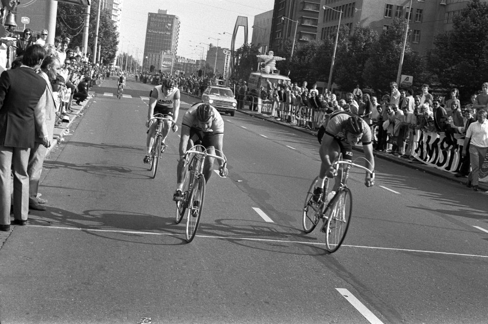 Criterium om Nederlands merkenkampioenschap Wielrennen amateurs te Rotterdam, nu, Bestanddeelnr 925-7403