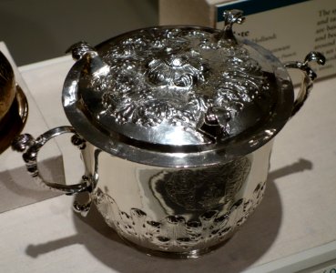 Covered cup, by Jurian Blanck Jr, New York City, c. 1690, silver - Winterthur Museum - DSC01463