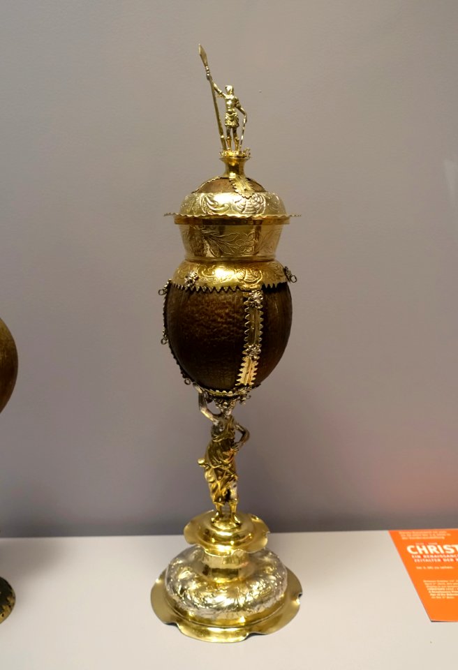 Covered cup made from coconut, by Heinrich Mannlich, Augsburg, 1688 AD, coconut, gilt silver mountings - Landesmuseum Württemberg - Stuttgart, Germany - DSC03438
