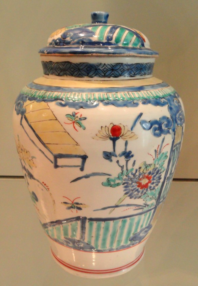 Covered Jar with Garden Design, c. 1660-1690, Arita, hard-paste porcelain with overglaze enamels - Gardiner Museum, Toronto - DSC00442