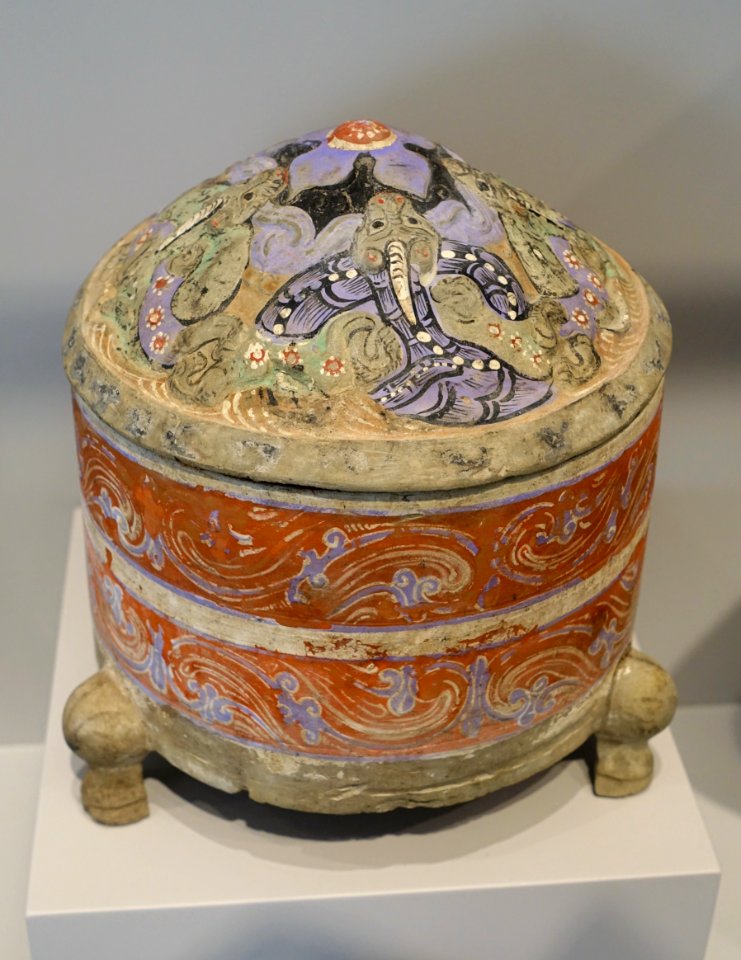 Covered cylindrical zun wine container with decoration of fantastic animals, China, Western Han period, 2nd-1st century BC, earthenware, pigments - Arthur M. Sackler Museum, Harvard University - DSC01594