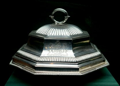 Covered entree dish, Paul Storr, London, c. 1799-1800, silver - Fowler Museum - University of California, Los Angeles - DSC02575