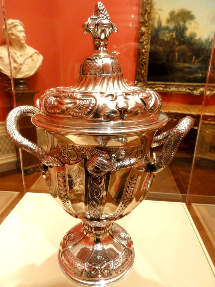Covered cup, Paul de Lamerie, 1737 - Nelson-Atkins Museum of Art - DSC08875