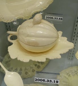 Covered sugar bowl, Yorkshire or Staffordshire, England, c. 1780, creamware, HD 2006.33.19 - Flynt Center of Early New England Life - Deerfield, Massachusetts - DSC04734