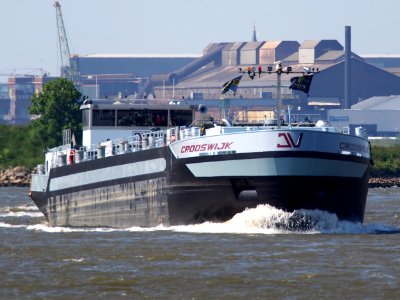 Crooswijk - ENI 02328611, from the river Noord, Dordrecht, pic1