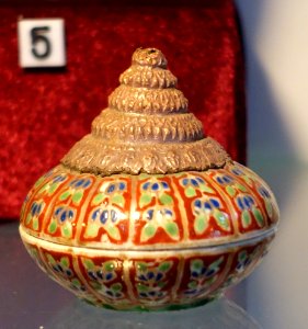 Covered jar from Thailand, 19th century AD, stoneware - found in Hon Dam, Kien Giang province in 1991 - Museum of Vietnamese History - Ho Chi Minh City - DSC05878