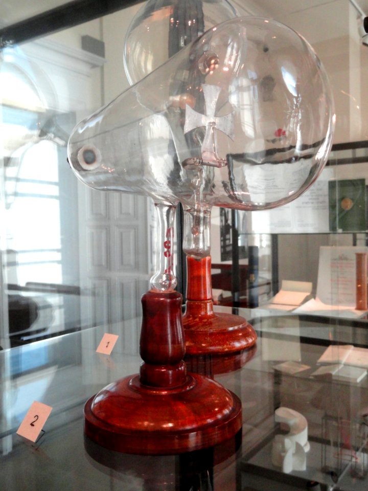 Crookes tube - Cabinet of Physics (Arppeanum) - - DSC05151