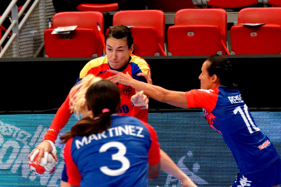 Cristina Neagu-20151129 7
