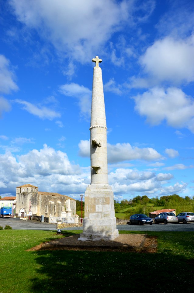 Croix hosannière de Saint-Christophe-sur-Roc 2