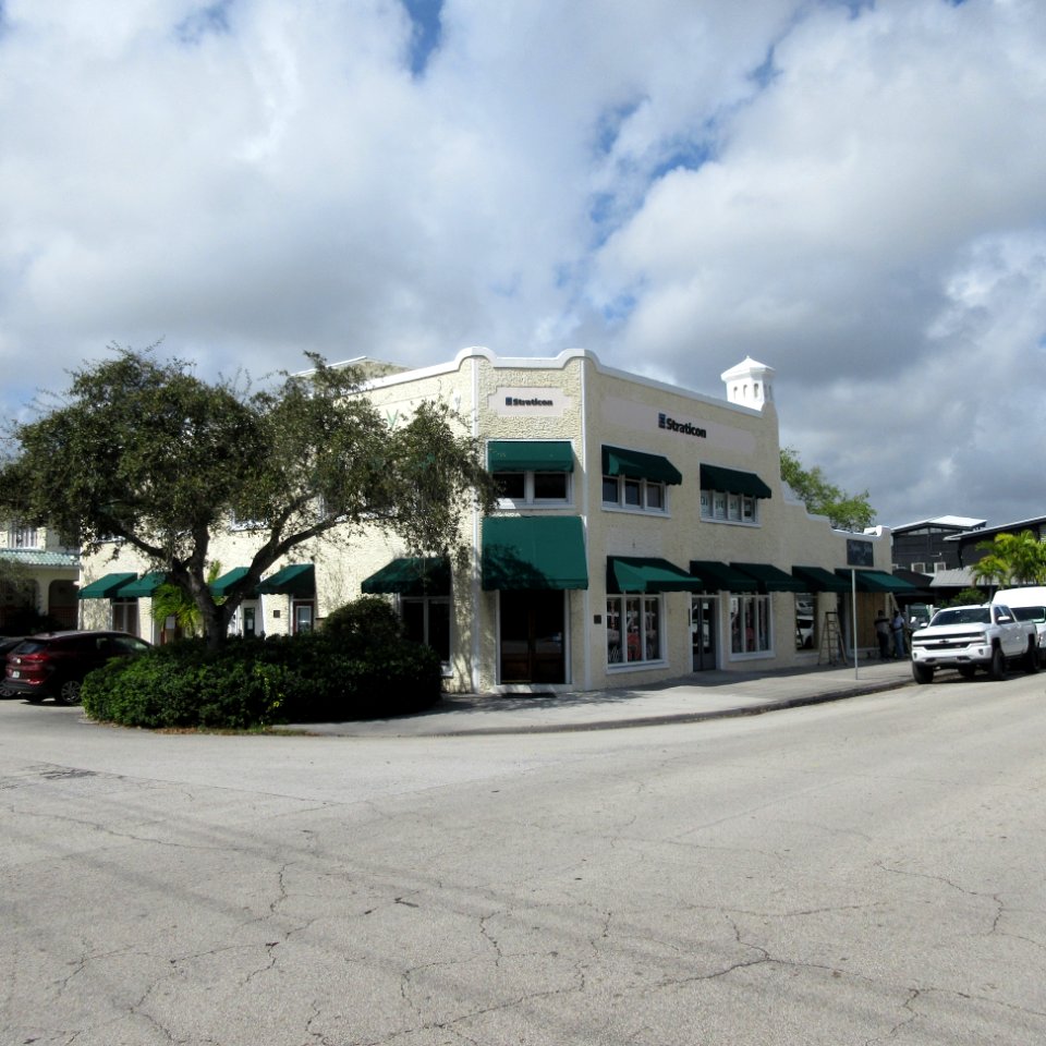 Croissant Park Administration Building-entry b
