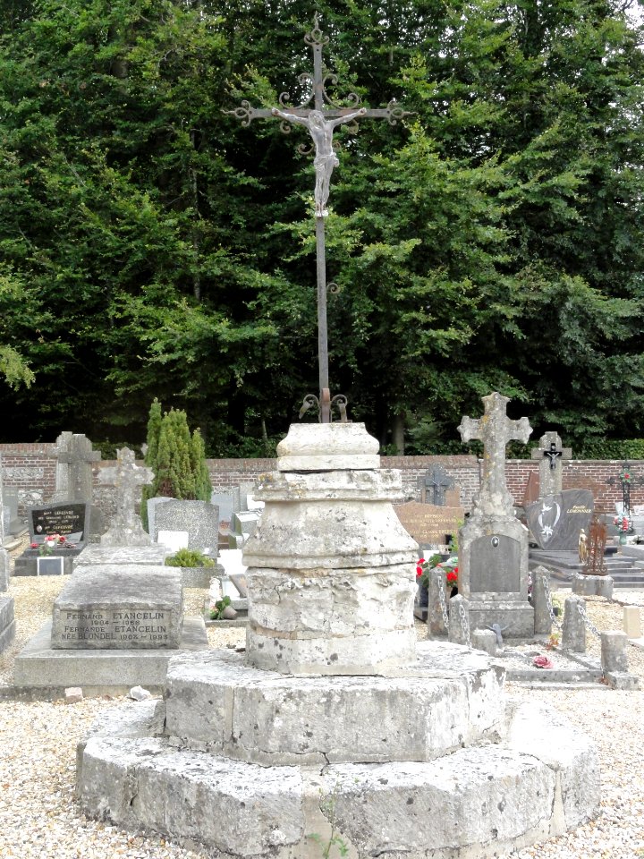 Criquetot-sur-Ouville (Seine-Mar.) croix du cimetière