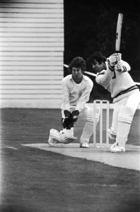 Cricket Nederland tegen Pakistan Haroon Rashid van Pakistan aan bat, achter hem, Bestanddeelnr 929-8093