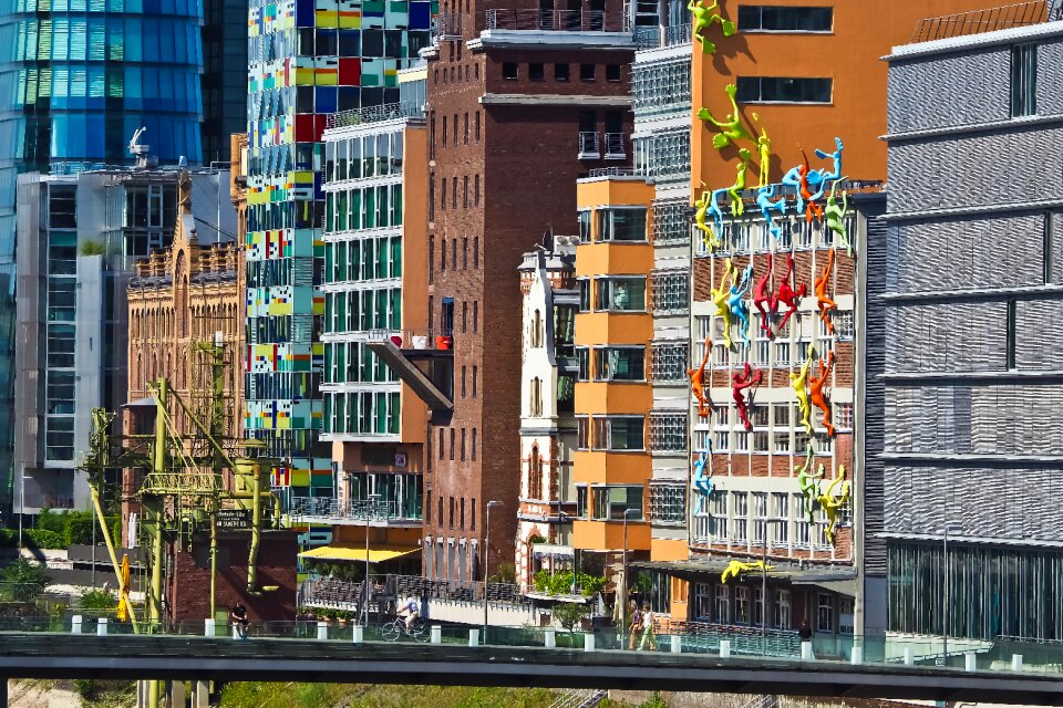Building port modern