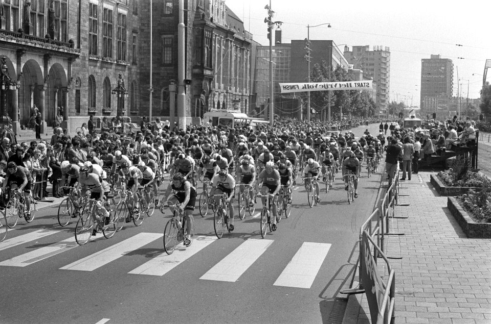 Criterium om Nederlands merkenkampioenschap Wielrennen amateurs te Rotterdam, ov, Bestanddeelnr 925-7401