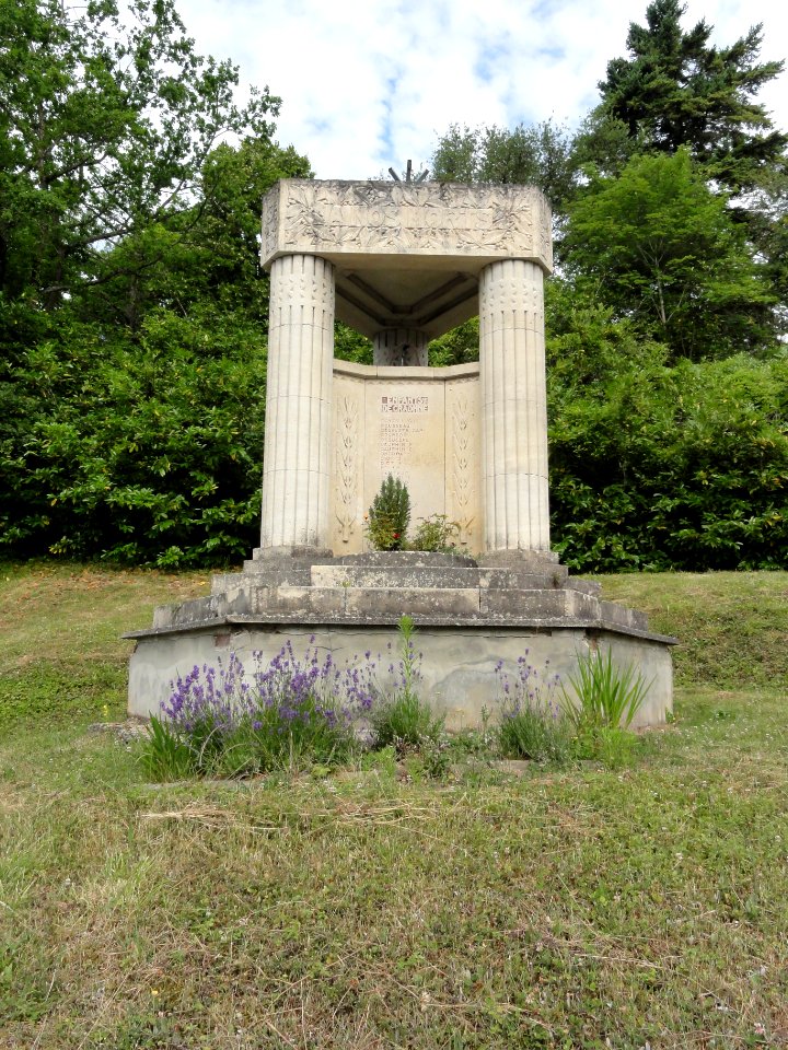 Craonne (Aisne) monument aux morts