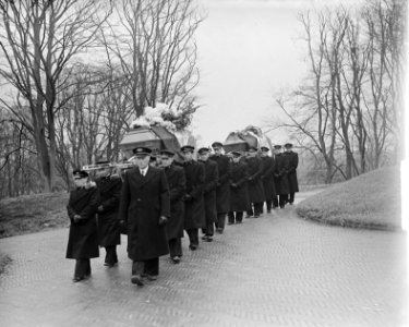 Crematie Arie van der Touw en Klaas Hermanus Stukje, Bestanddeelnr 903-7275
